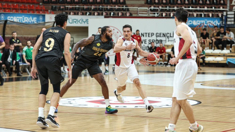 Alkışlar Gaziantep Basketbol ve Koray'a